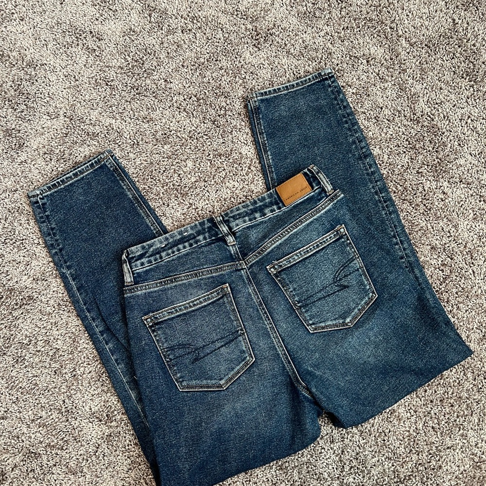 American Eagle Outfitters High Rise Curvy Mom Jeans Distressed - Picture 2 of 5